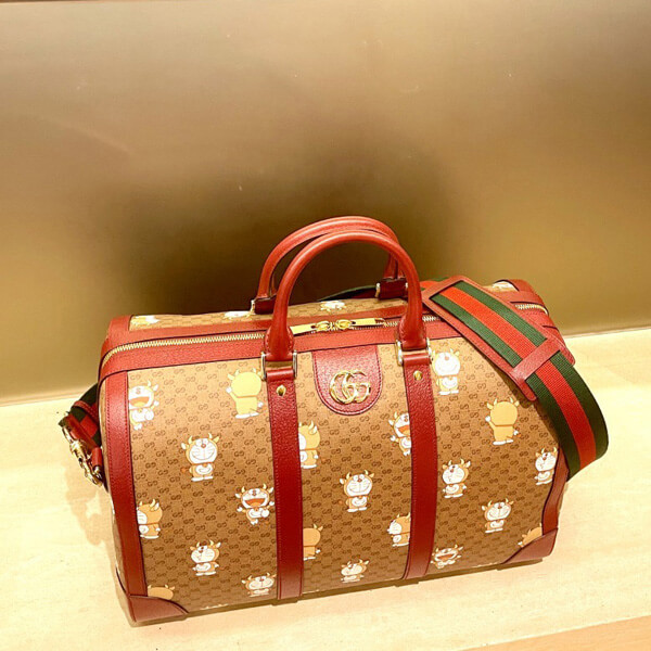 グッチ ドラえもん ミディアム ダッフル バッグ 偽物 647815 2TJBG 8587